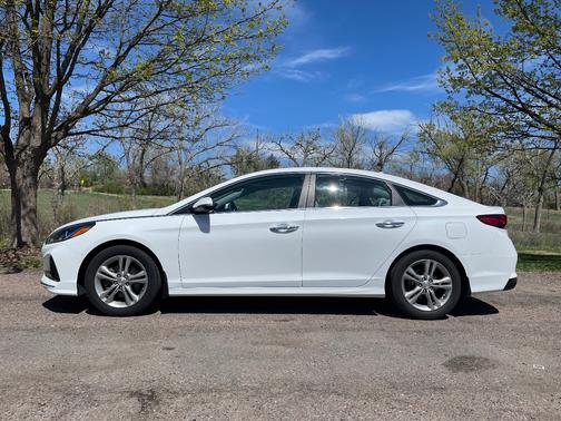 White 2018 Hyundai SONATA SEL