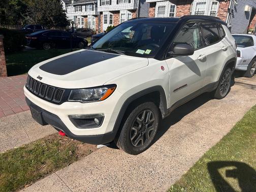 White 2018 Jeep Compass Trailhawk