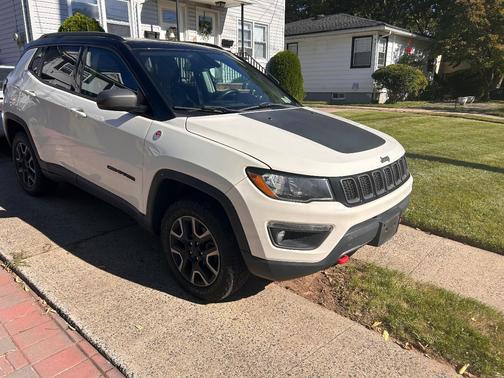 White 2018 Jeep Compass Trailhawk