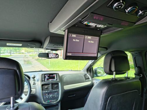 White 2017 Dodge Grand Caravan GT