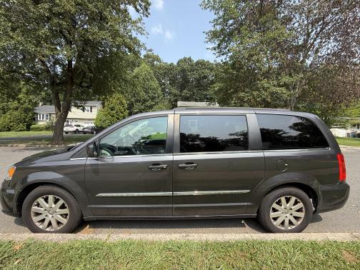 2016 Chrysler Town & Country Touring
