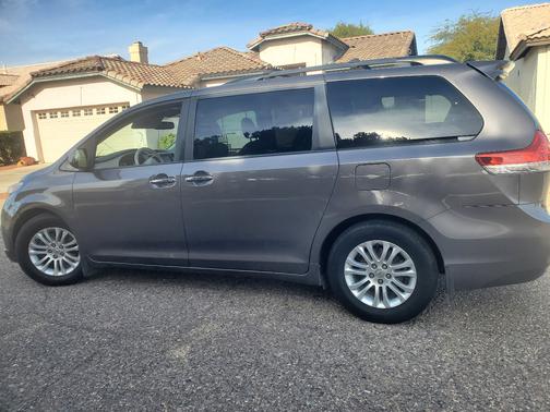 2013 Toyota Sienna XLE
