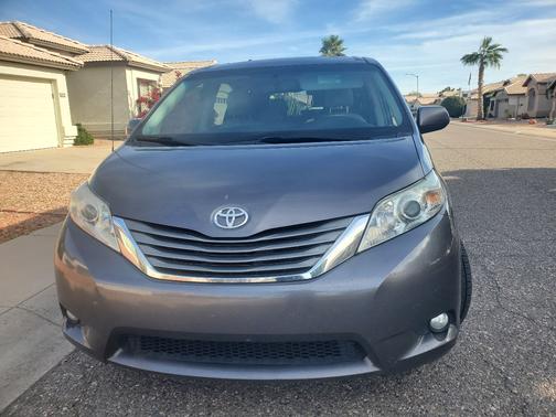 2013 Toyota Sienna XLE