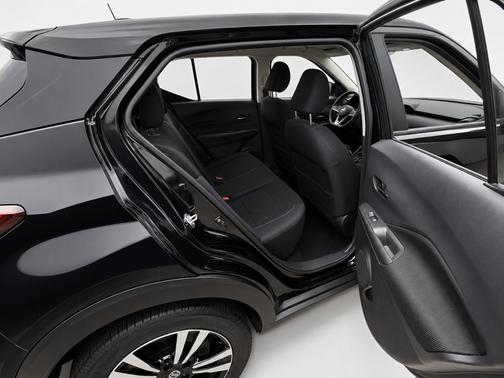 Black 2022 Nissan Kicks S
