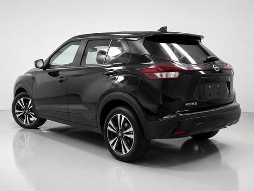 Black 2022 Nissan Kicks S