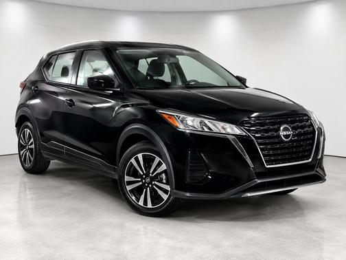 Black 2022 Nissan Kicks S
