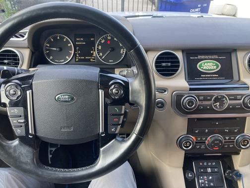 White 2015 Land Rover LR4 Lux