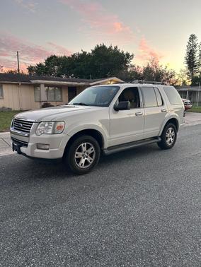 White 2009 Ford Explorer XLT
