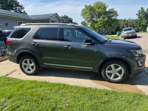 Gray 2017 Ford Explorer XLT