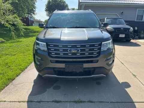 Gray 2017 Ford Explorer XLT