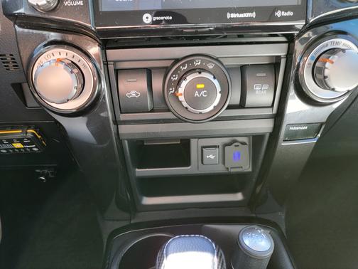 Photo 4 of 30 of 2021 Toyota 4Runner Venture