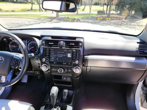 Photo 3 of 30 of 2021 Toyota 4Runner Venture