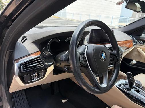 Black 2019 BMW 530 i xDrive