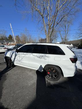 White 2019 Jeep Grand Cherokee SRT