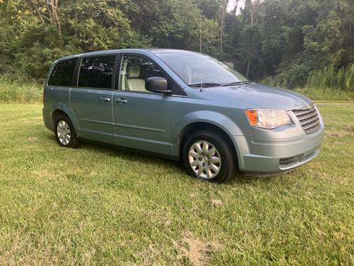 2009 Chrysler Town & Country LX