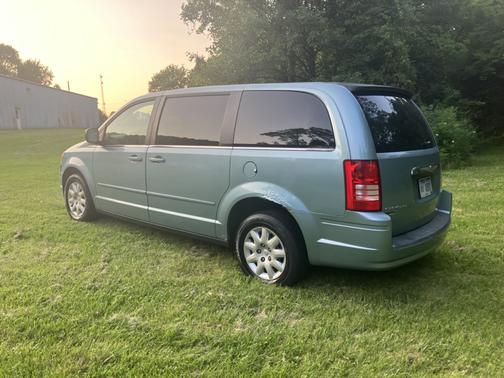 2009 Chrysler Town & Country LX