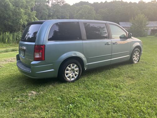 2009 Chrysler Town & Country LX