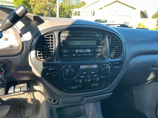 2004 Toyota Sequoia SR5