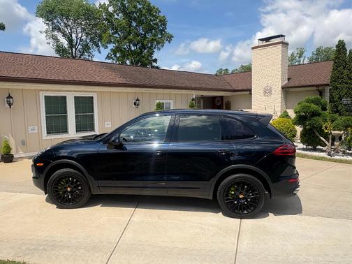 Blue 2017 Porsche Cayenne Cayenne S E-Hybrid
