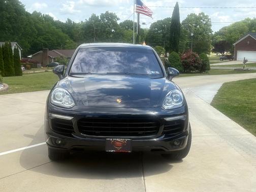 Blue 2017 Porsche Cayenne Cayenne S E-Hybrid