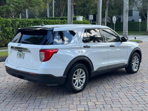 2021 Ford Explorer Base