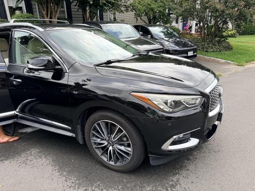 Black 2019 INFINITI QX60 LUXE