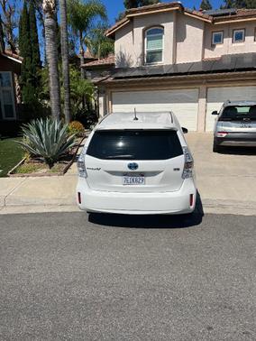 2014 Toyota Prius v Five