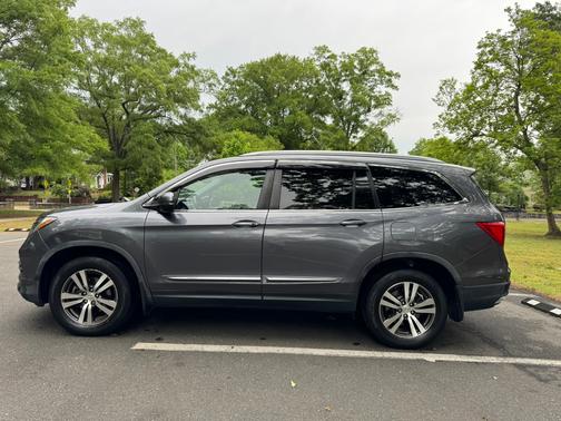 Gray 2016 Honda Pilot EX-L