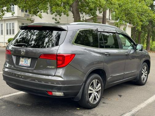 Gray 2016 Honda Pilot EX-L