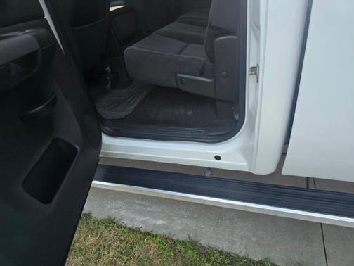 White 2009 Chevrolet Silverado 2500 LT Crew Cab