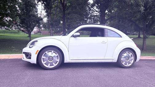 White 2018 Volkswagen Beetle 2.0T SE