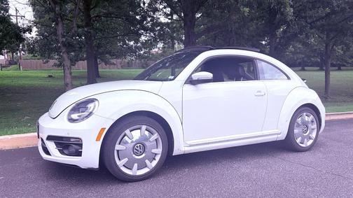 White 2018 Volkswagen Beetle 2.0T SE