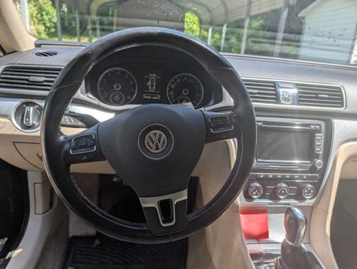 2013 Volkswagen Passat 2.5 SE