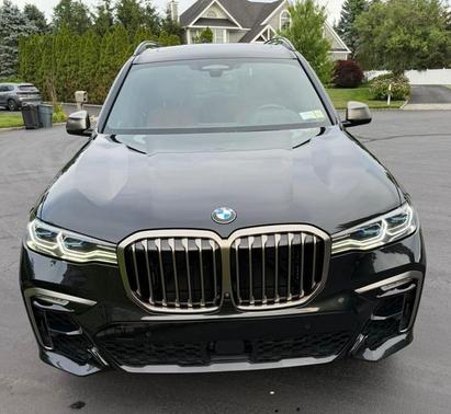 Black 2022 BMW X7 M50i
