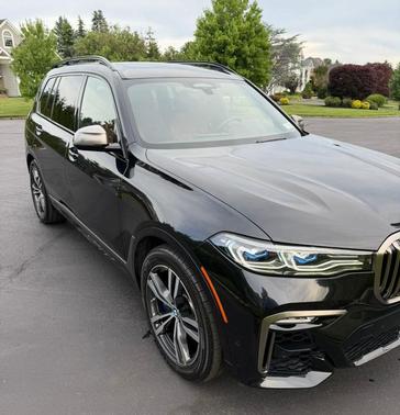 Black 2022 BMW X7 M50i