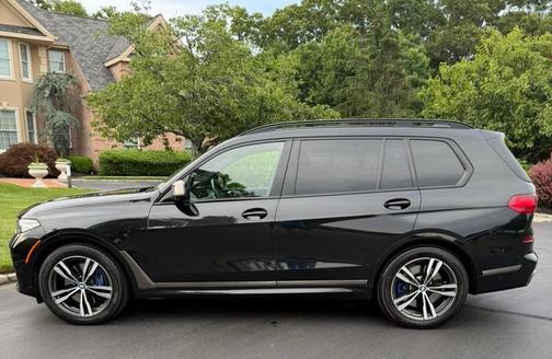 Black 2022 BMW X7 M50i