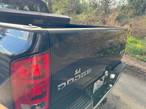 Black 2004 Dodge Ram 1500 SLT Quad Cab