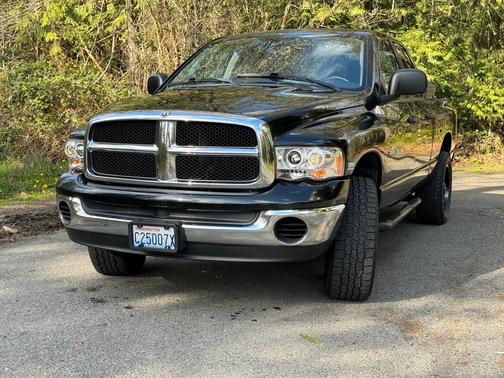 Black 2004 Dodge Ram 1500 SLT Quad Cab