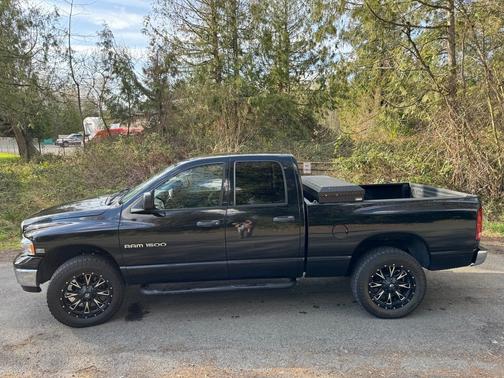 Black 2004 Dodge Ram 1500 SLT Quad Cab