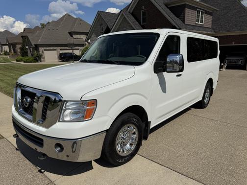 2015 Nissan NV Passenger NV3500 HD SL V8