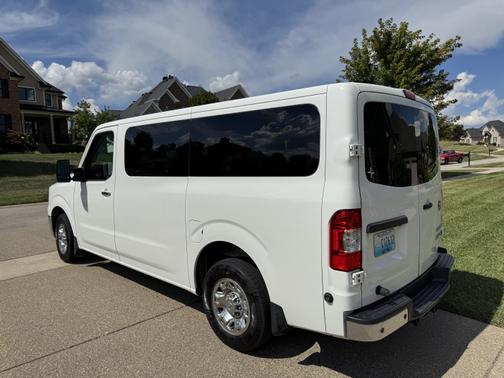 2015 Nissan NV Passenger NV3500 HD SL V8