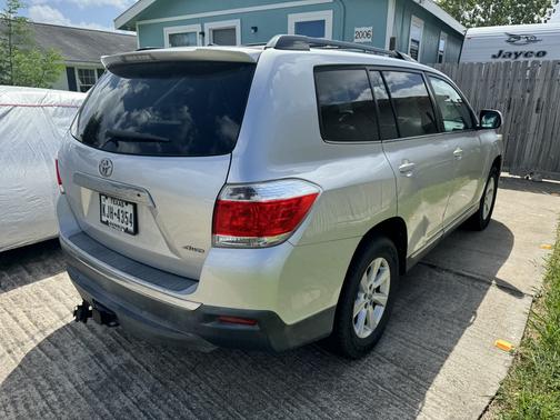 2011 Toyota Highlander SE