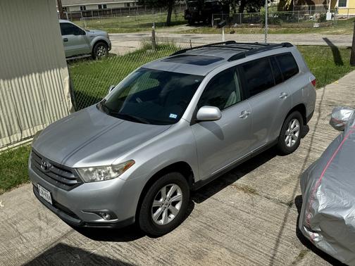 2011 Toyota Highlander SE