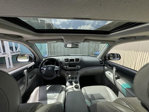 2011 Toyota Highlander SE