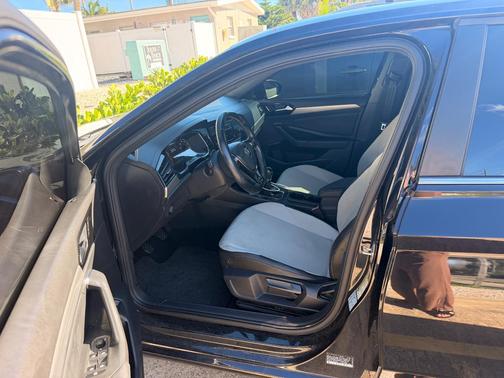 Black 2020 Volkswagen Jetta 1.4T R-Line