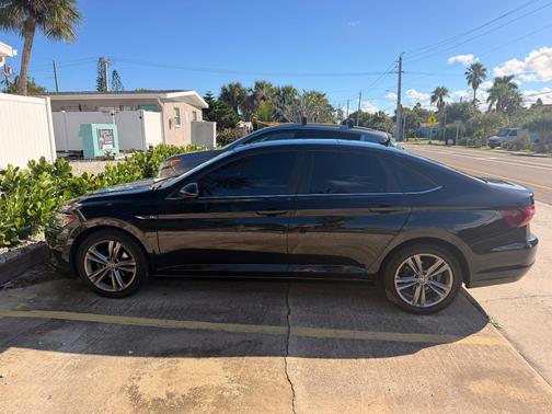 Black 2020 Volkswagen Jetta 1.4T R-Line