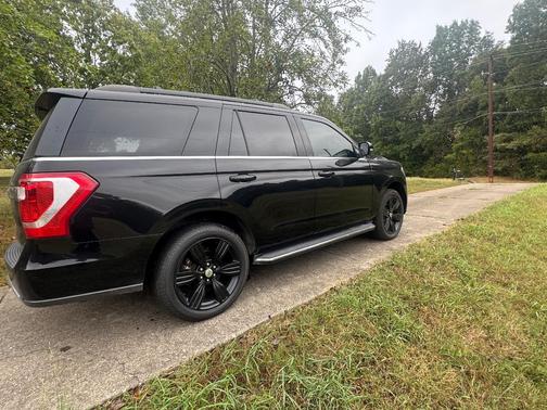 Black 2021 Ford Expedition XLT