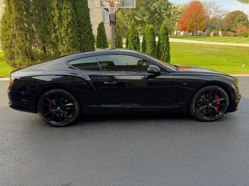 Black 2022 Bentley Continental GT V8