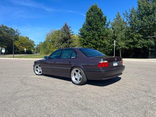 Green 2001 BMW 740 i