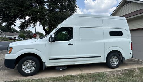 2014 Nissan NV Cargo NV2500 HD SV V8